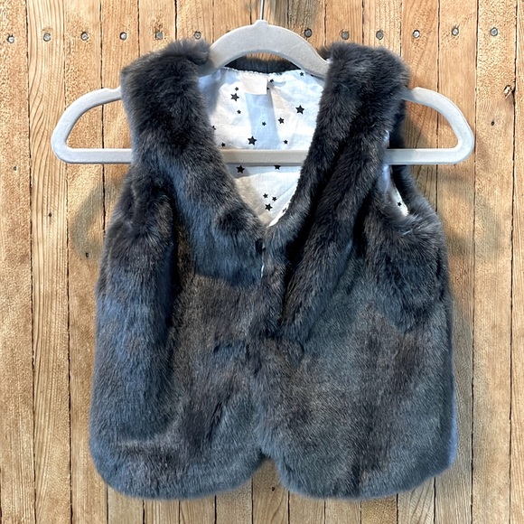H&M Grey Faux Fur Vest with Star Lining - Toddler/Youth Size 18m - 2y - Picture 1 of 7